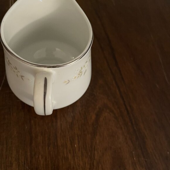 Crown Victoria - Carolyn - Creamer - Picture 4 of 5